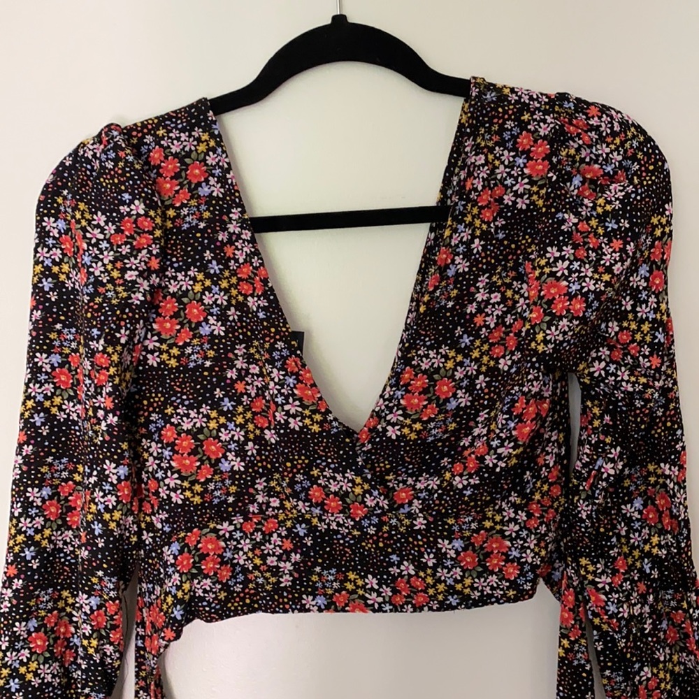 Long sleeved floral crop top